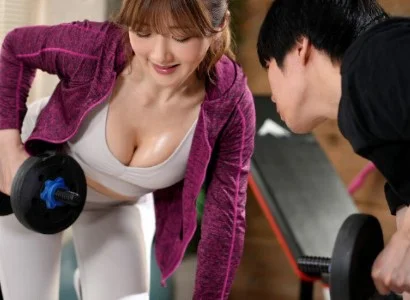 Chàng trai số hưởng và cô nàng PT gợi cảm mây mưa nhau