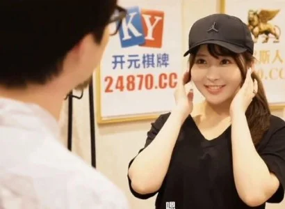 Cô gái giao hàng dễ tính dễ tính với khách