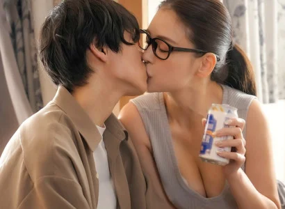 Anh chàng vừa mất người yêu vì bị cắm sừng được chị hàng xóm quan tâm