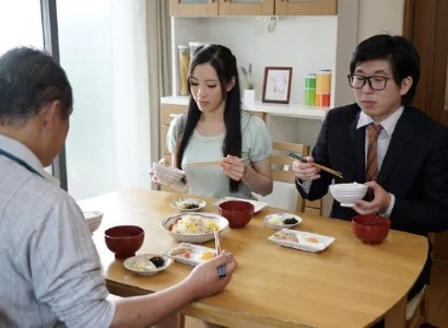 Con dâu banh vùng kín cho bố chồng vui vẻ