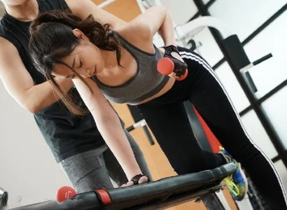 Anh PT số hưởng với người phụ nữ thiếu thốn tình dục nện nhau